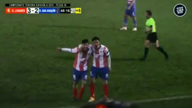 Relator “perdió los papeles” y descargó su enojo ante sus rivales en duelo de la Tercera División