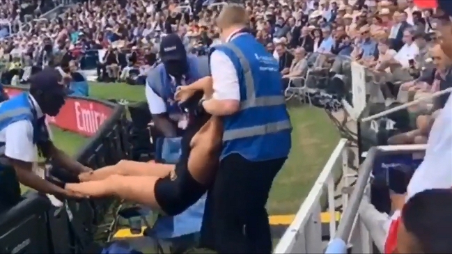 Suegra de invasora de la Champions trató de colarse en la final del Mundial de cricket