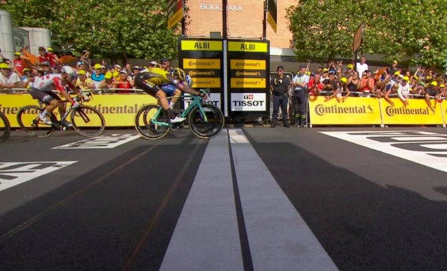 Wout Van Aert se adjudicó la décima etapa del Tour