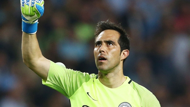 Claudio Bravo alista su regreso a las canchas en amistoso de Machester City
