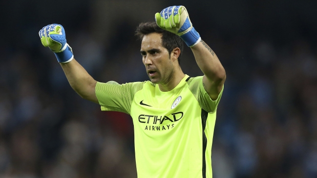 Claudio Bravo regresó a las canchas en goleada de Manchester City ante West Ham