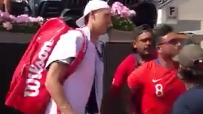 El saludo de Nicolás Jarry a la barra chilena en Suecia