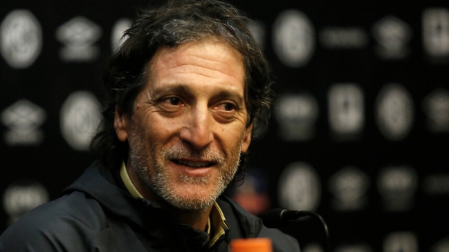 Mario Salas sobre la llegada de refuerzos a Colo Colo: Yo no me mando solo