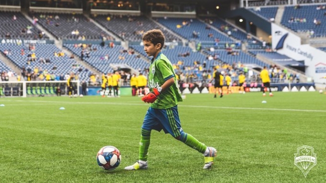 Niño que padece leucemia conmovió al participar en un amistoso ante Borussia Dortmund