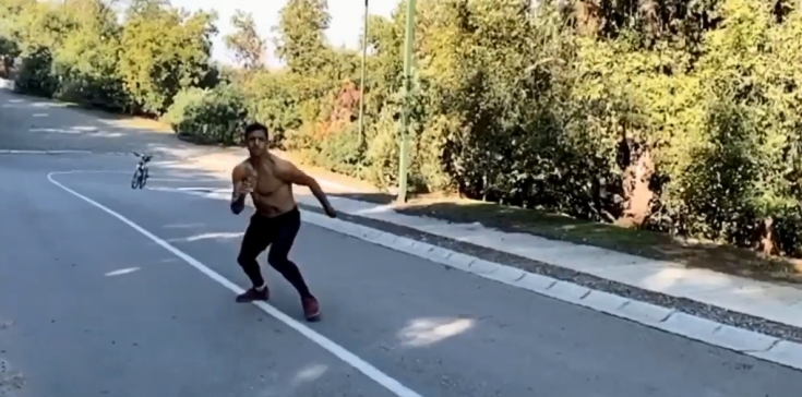 ¡Con música de Rocky! Alexis se alista para llegar de la mejor forma a Manchester United