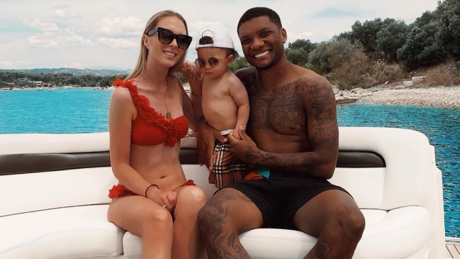 Junior Fernandes exhibió sus relajadas vacaciones en familia