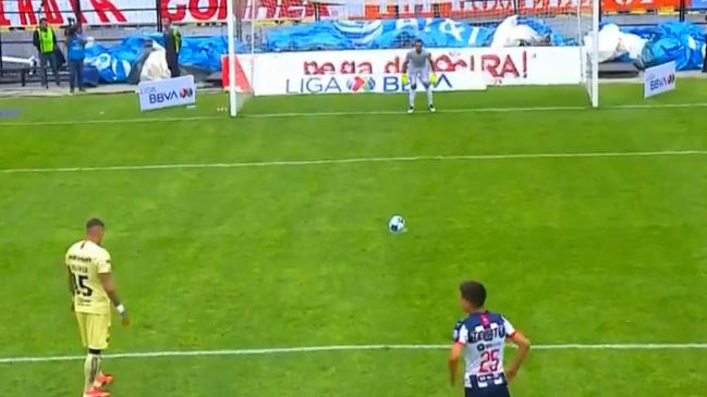 Nicolás Castillo anotó de penal en el debut de América en la liga mexicana