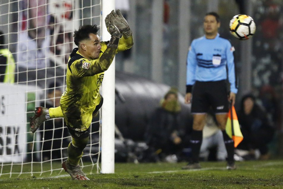 La formación de Colo Colo para enfrentar a Barnechea en el Estadio Nacional