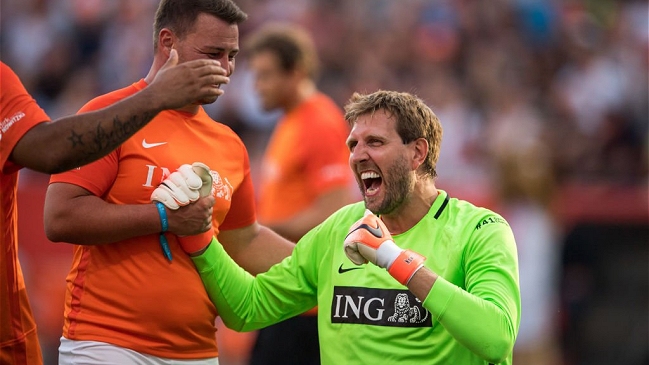 Dirk Nowitzki y Mick Schumacher encabezaron entretenido partido benéfico en Alemania