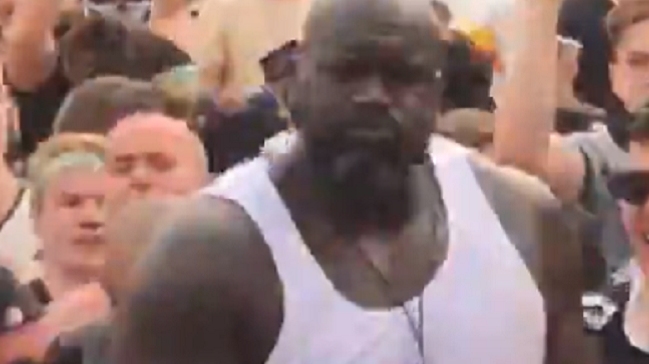 Shaquille se animó y saltó junto al público en festival de música electrónica