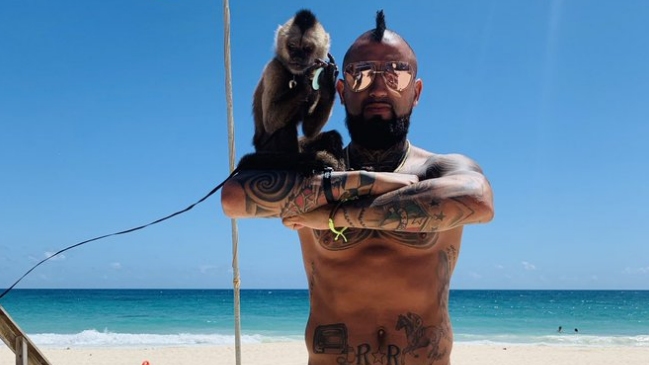 ¡Dedicada a “Monito” Vidal! La foto de Arturo que la rompe en redes