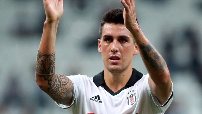 Presidente de Besiktas confirmó permanencia de Enzo Roco para la próxima temporada