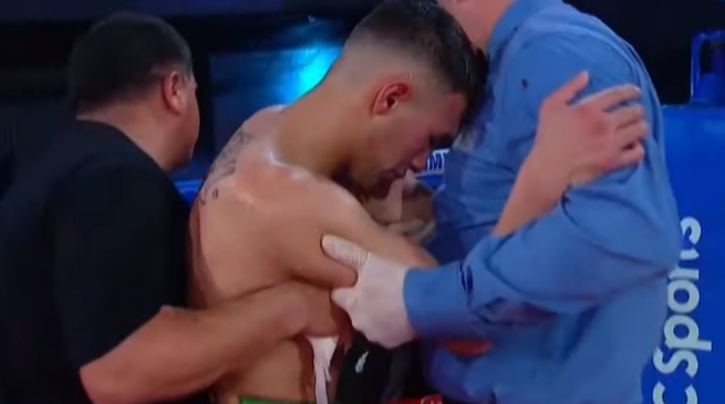 Boxeador argentino que se desvaneció tras una pelea lucha por su vida