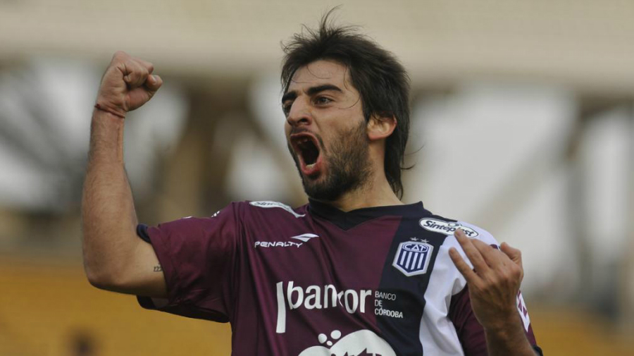 Huachipato oficializó el fichaje del delantero argentino Juan Sánchez Sotelo