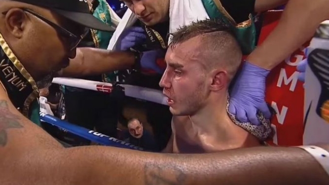 El dramático momento en que el entrenador del ruso Maxim Dadashev detuvo su último combate