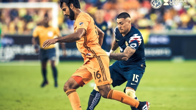 Nicolás Castillo asistió con un taconazo en el gol de América a Houston Dynamo
