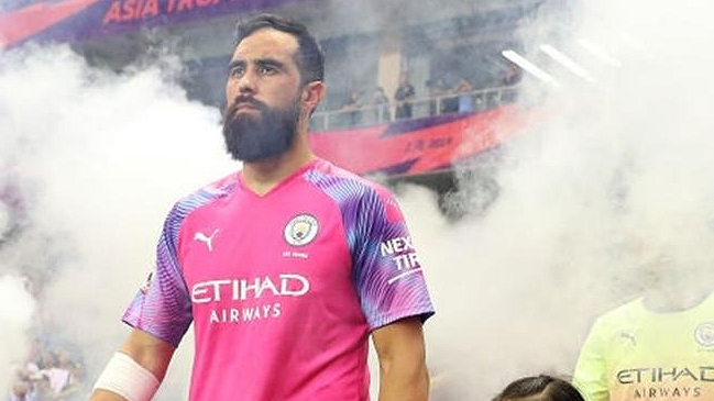 Manchester City y Claudio Bravo enfrentan a Yokohama Marinos en amistoso
