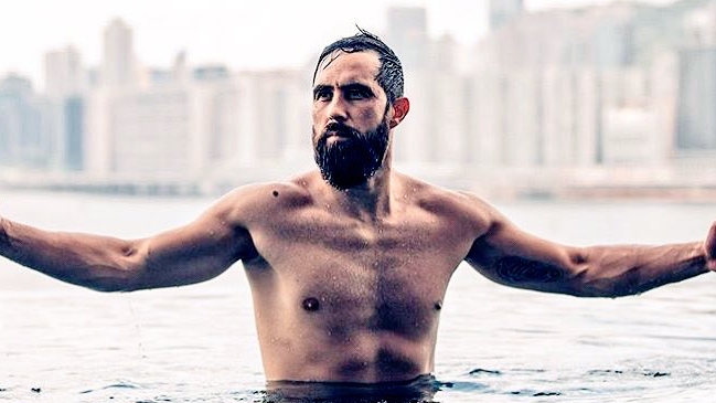 La “espartana” publicación de Claudio Bravo