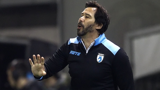 Deportes Iquique anunció la salida del técnico Pablo Sánchez