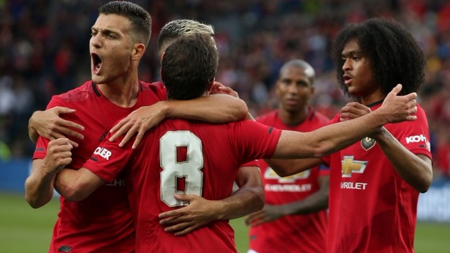 Manchester United encadenó su quinta victoria de pretemporada con gol en el último minuto