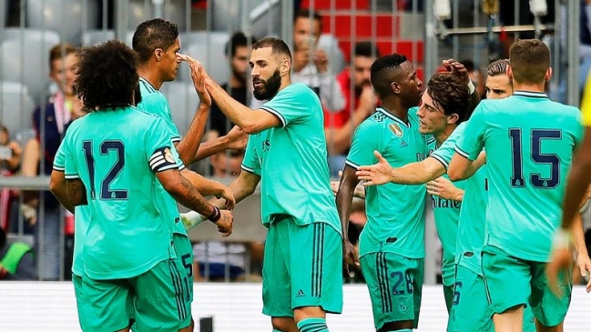 Karim Benzema brilló con un triplete en triunfo de Real Madrid sobre Fenerbahce en la Audi Cup