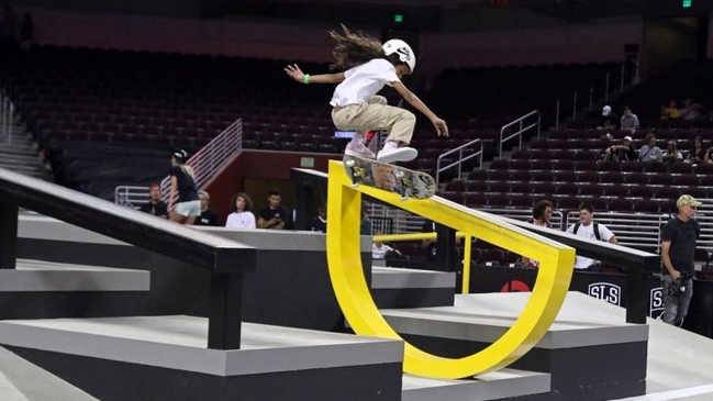 Niña brasileña de 11 años ganó torneo internacional adulto de skateboarding