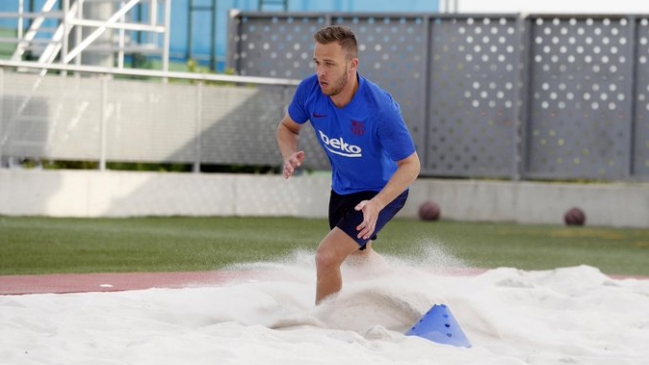 Arthur se reintegró a los entrenamientos de Barcelona