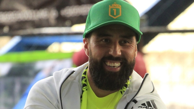 Claudio Bravo es candidato para llegar a la portería en América de México