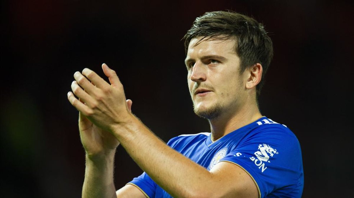 Harry Maguire fichó por Manchester United y se convirtió en el defensa más caro de la historia