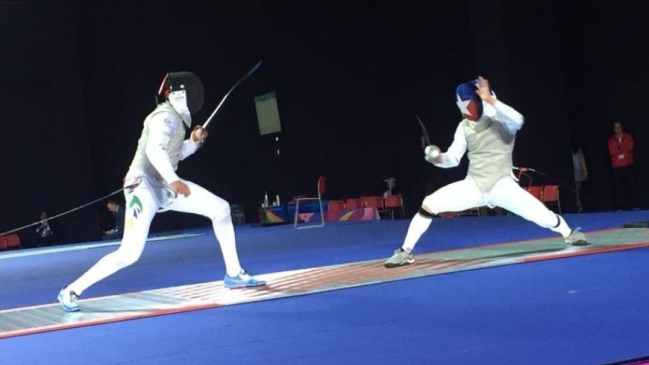 El joven esgrimista chileno Gustavo Alarcón aseguró medalla en Lima 2019