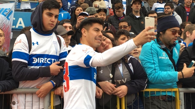 Francisco Silva y Alfonso Parot cantaron con los hinchas en su presentación en la UC