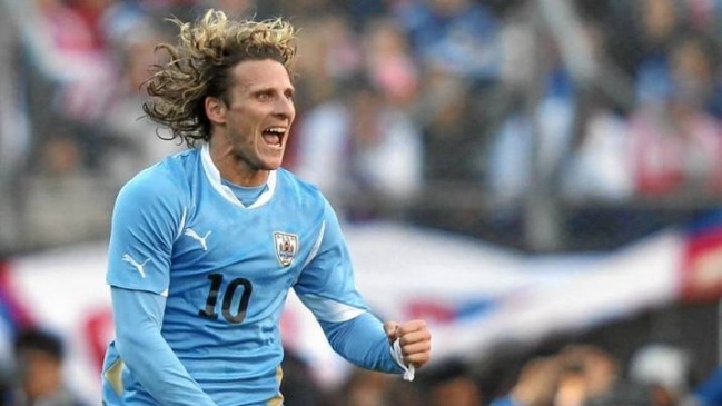 Diego Forlán anunció su retiró del fútbol a sus 40 años