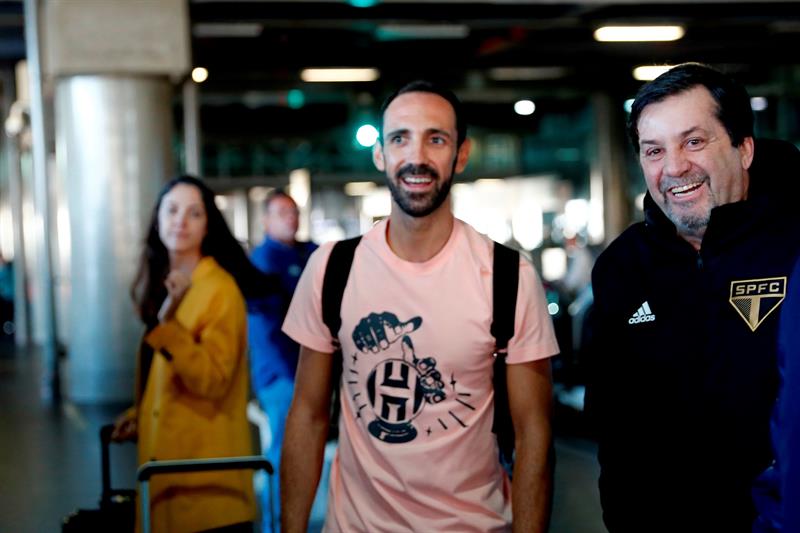 Juanfran llegó a Brasil para firmar por Sao Paulo