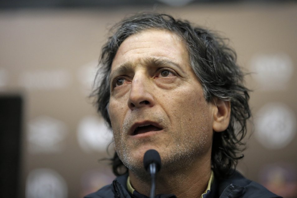 Mario Salas confirmó que buscan un refuerzo y analizó el complejo momento de Colo Colo