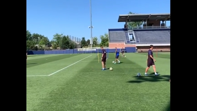 El golazo de Arturo Vidal en la práctica de FC Barcelona