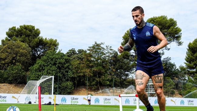 Plantel de Olympique de Marsella recibió a Darío Benedetto con “camotera”