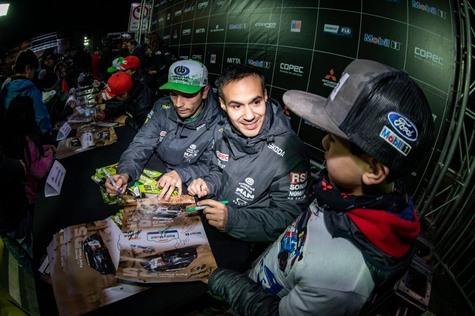 La largada protocolar del Gran Premio de Quillón de Rally Mobil