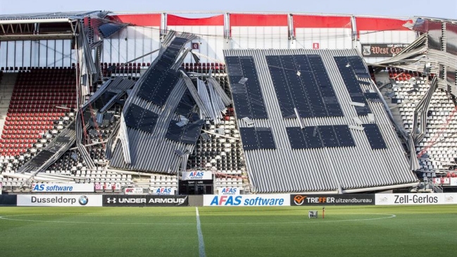 El viento derrumbó una parte del techo del estadio del AZ Alkmaar en Holanda