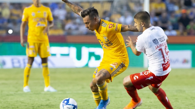 Vargas fue titular en sólida victoria de Tigres sobre el Necaxa de Baeza y Delgado