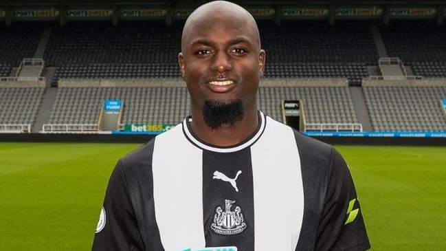 Inaudito: Jugador de Newcastle equivocó su posición por un error de traducción