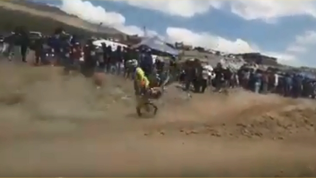 Motociclista boliviano sufrió terrible caída que le provocó la muerte