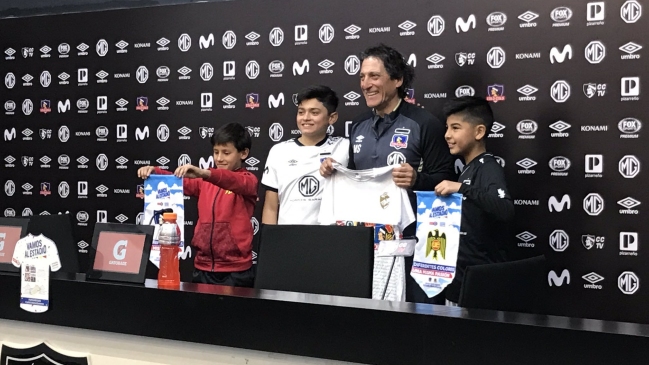 Mario Salas recibió de regalo la Camiseta del Fútbol por la iniciativa Vamos al Estadio