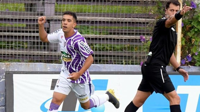 Leonardo Fernández llegó a Santiago para firmar como refuerzo de la U