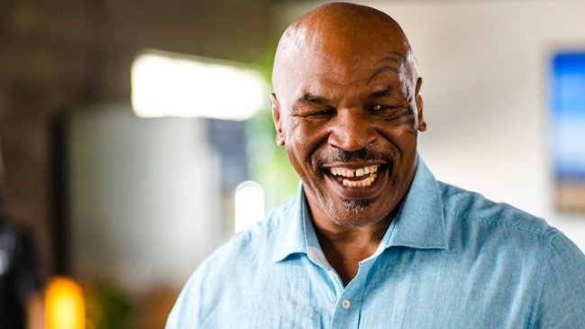 Mike Tyson bromeó acerca de la excesiva cantidad de marihuana que consume al mes