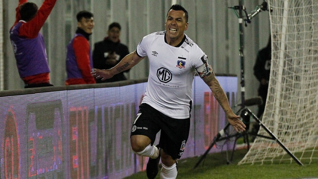 Esteban Paredes abrió la cuenta tempranamente para Colo Colo ante Unión Española