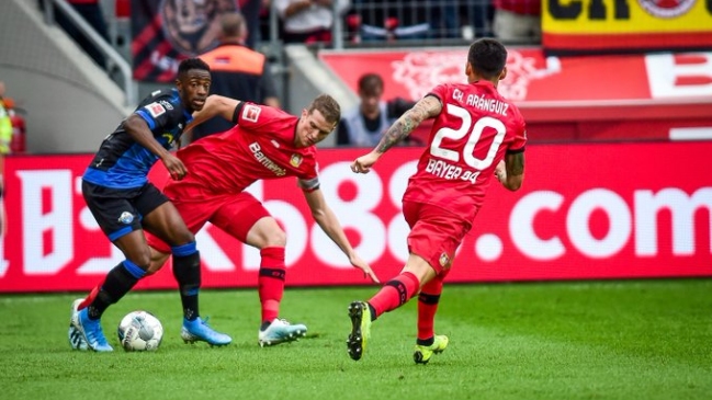 Charles Aránguiz cumplió un buen papel en el triunfal inicio de Bayer Leverkusen en Alemania