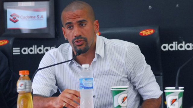 Juan Sebastián Verón: Si Alexis Sánchez no está jugando, le conviene salir del United