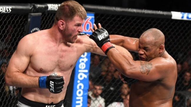 UFC 241: Stipe Miocic venció por nocaut a Daniel Cormier y recuperó el título de pesos pesados