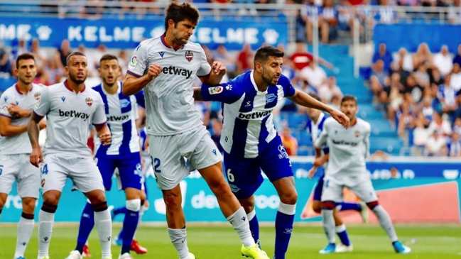 Guillermo Maripán fue protagonista en victoria de Deportivo Alavés sobre Levante