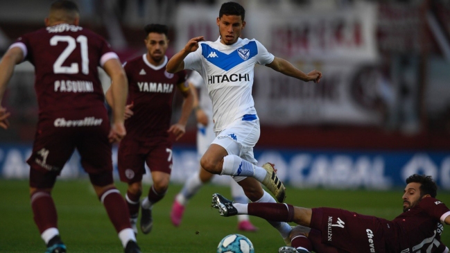 Pablo Galdames sumó minutos en derrota de Vélez ante Lanús en la liga argentina